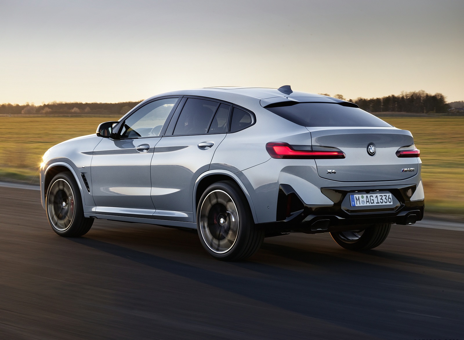 2022 BMW X4 M40i Rear Three-Quarter Wallpapers (3)