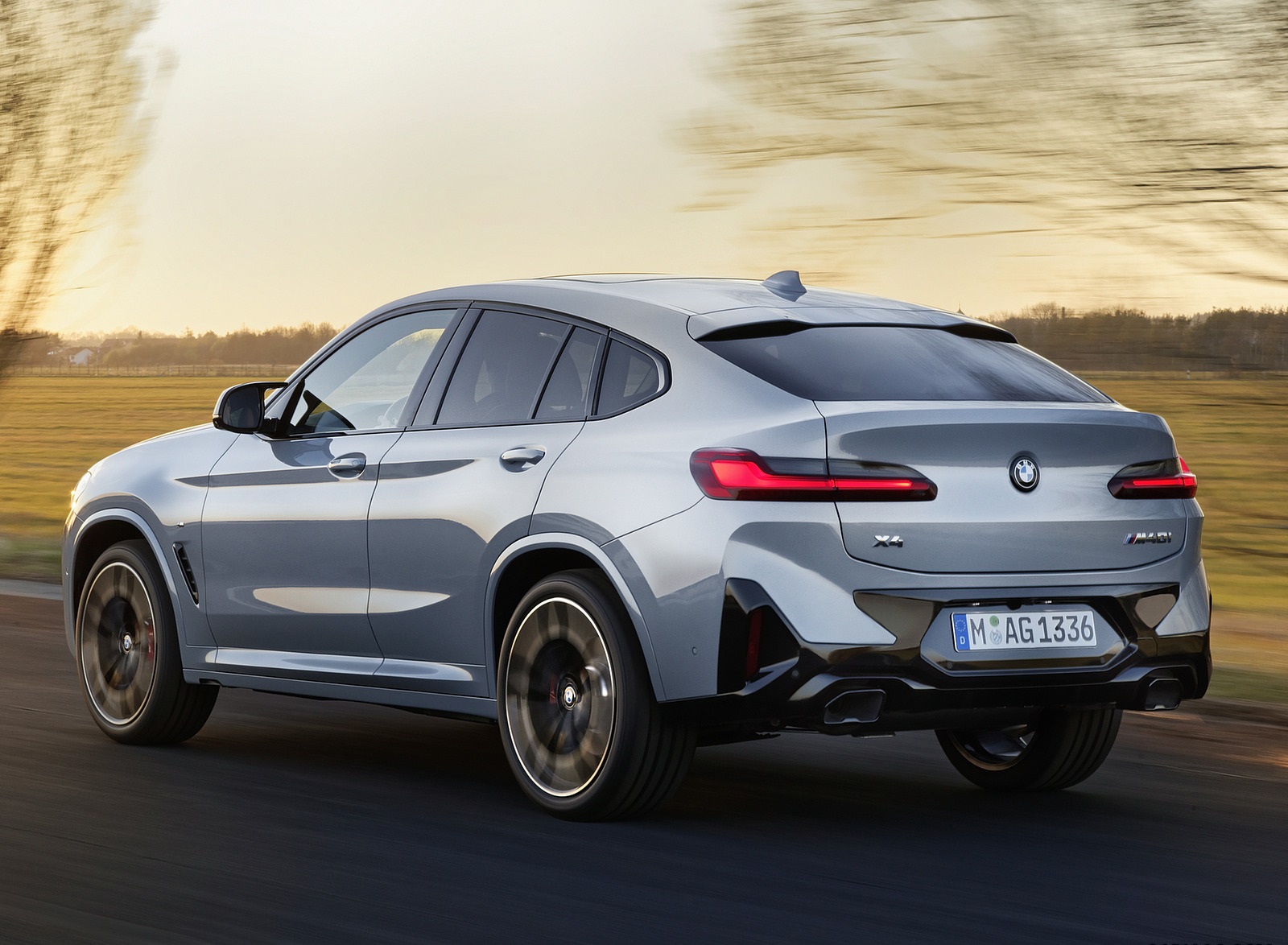 2022 BMW X4 M40i Rear Three-Quarter Wallpapers (4)