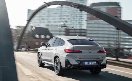 2022 BMW X4 M40i Rear Three-Quarter Wallpapers 450x275 (13)