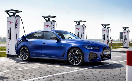 2022 BMW i4 M50 Front Three-Quarter Wallpapers 450x275 (6)