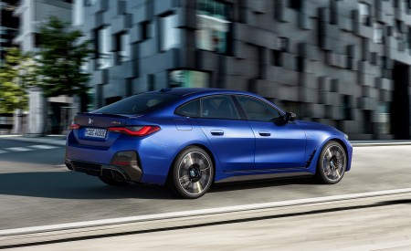 2022 BMW i4 M50 Rear Three-Quarter Wallpapers 450x275 (2)