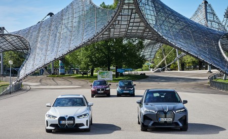 2022 BMW i4 and BMW i Family Front Wallpapers 450x275 (37)