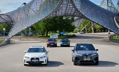 2022 BMW i4 and BMW i Family Front Wallpapers 450x275 (38)