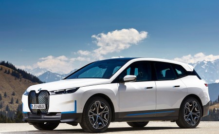 2022 BMW iX xDrive40 Front Three-Quarter Wallpapers 450x275 (43)
