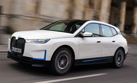 2022 BMW iX xDrive40 Front Three-Quarter Wallpapers 450x275 (19)