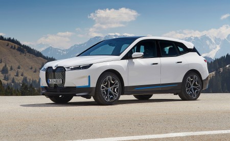 2022 BMW iX xDrive40 Front Three-Quarter Wallpapers 450x275 (44)