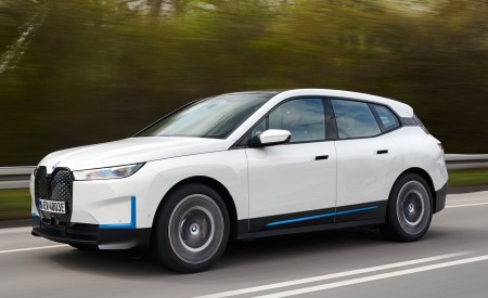 2022 BMW iX xDrive40 Front Three-Quarter Wallpapers 450x275 (5)