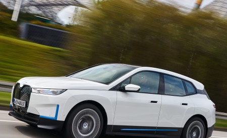 2022 BMW iX xDrive40 Front Three-Quarter Wallpapers  450x275 (6)