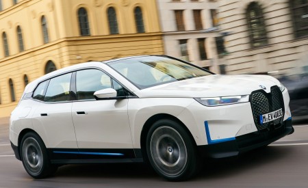 2022 BMW iX xDrive40 Front Three-Quarter Wallpapers  450x275 (13)