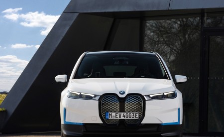 2022 BMW iX xDrive40 Front Wallpapers 450x275 (38)