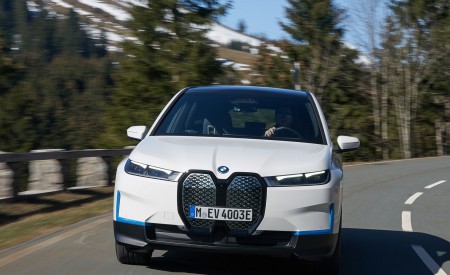 2022 BMW iX xDrive40 Front Wallpapers  450x275 (31)