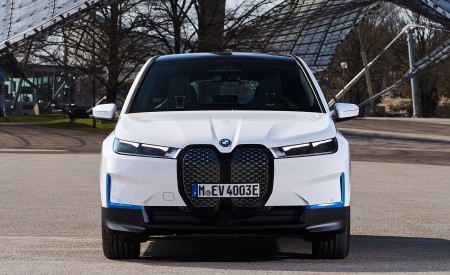 2022 BMW iX xDrive40 Front Wallpapers 450x275 (39)