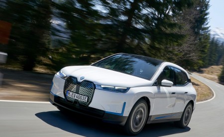 2022 BMW iX xDrive40 Front Wallpapers 450x275 (30)