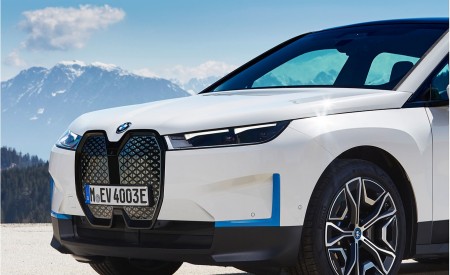 2022 BMW iX xDrive40 Front Wallpapers 450x275 (53)