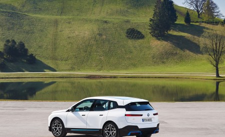 2022 BMW iX xDrive40 Rear Bumper Wallpapers 450x275 (40)