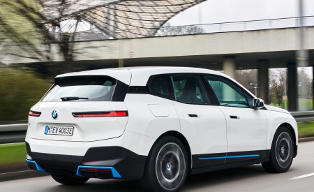 2022 BMW iX xDrive40 Rear Three-Quarter Wallpapers 450x275 (8)