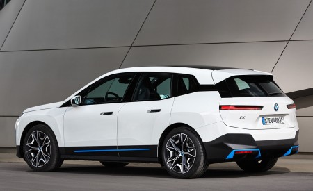 2022 BMW iX xDrive40 Rear Three-Quarter Wallpapers 450x275 (52)