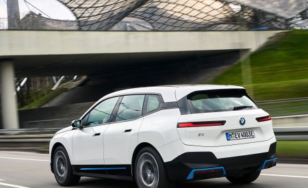 2022 BMW iX xDrive40 Rear Three-Quarter Wallpapers  450x275 (9)