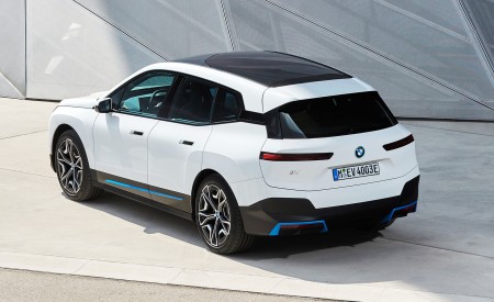 2022 BMW iX xDrive40 Rear Three-Quarter Wallpapers 450x275 (29)