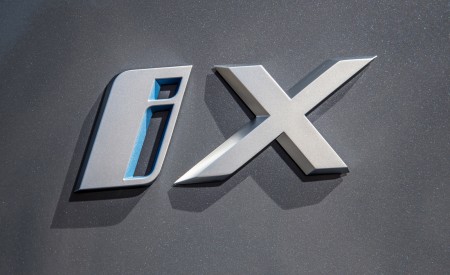 2022 BMW iX xDrive50 Badge Wallpapers 450x275 (60)