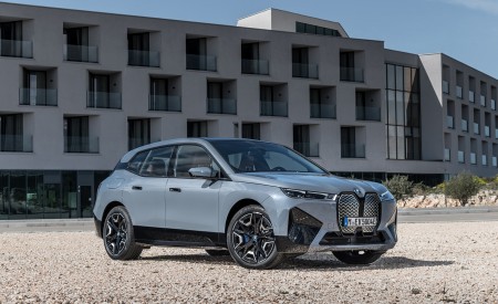 2022 BMW iX xDrive50 Front Three-Quarter Wallpapers 450x275 (24)