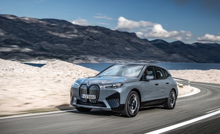 2022 BMW iX xDrive50 Front Three-Quarter Wallpapers 450x275 (12)