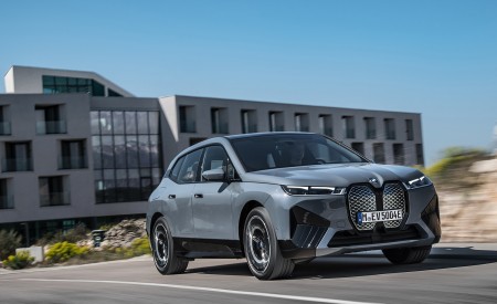 2022 BMW iX xDrive50 Front Three-Quarter Wallpapers 450x275 (25)
