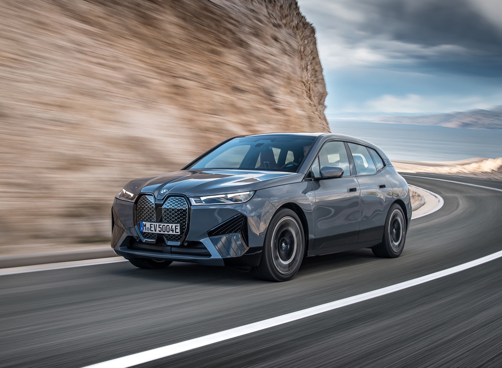 2022 BMW iX xDrive50 Front Three-Quarter Wallpapers (15)