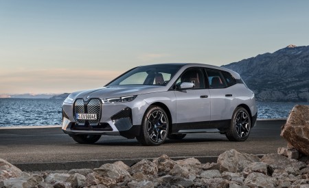 2022 BMW iX xDrive50 Front Three-Quarter Wallpapers  450x275 (41)