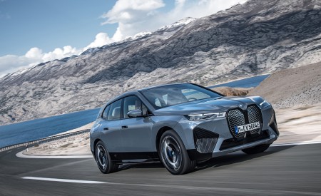 2022 BMW iX xDrive50 Front Three-Quarter Wallpapers 450x275 (8)