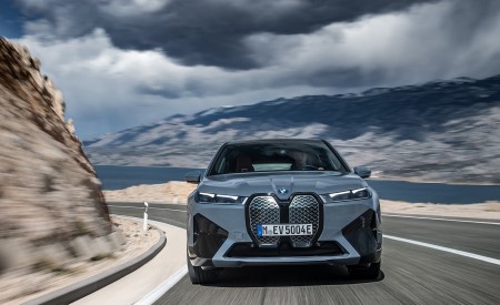 2022 BMW iX xDrive50 Front Wallpapers 450x275 (6)