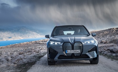 2022 BMW iX xDrive50 Front Wallpapers 450x275 (2)