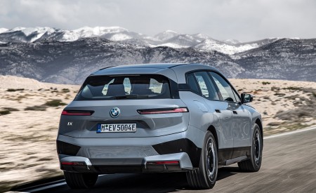 2022 BMW iX xDrive50 Rear Wallpapers 450x275 (5)