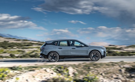 2022 BMW iX xDrive50 Side Wallpapers  450x275 (21)