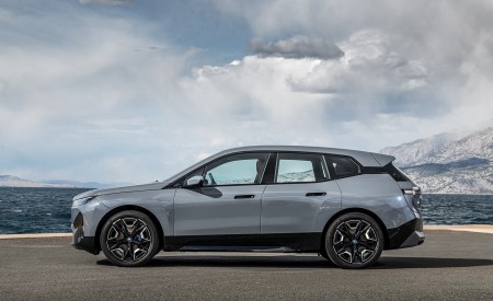 2022 BMW iX xDrive50 Side Wallpapers  450x275 (27)