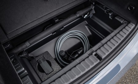 2022 BMW iX xDrive50 Trunk Wallpapers 450x275 (78)