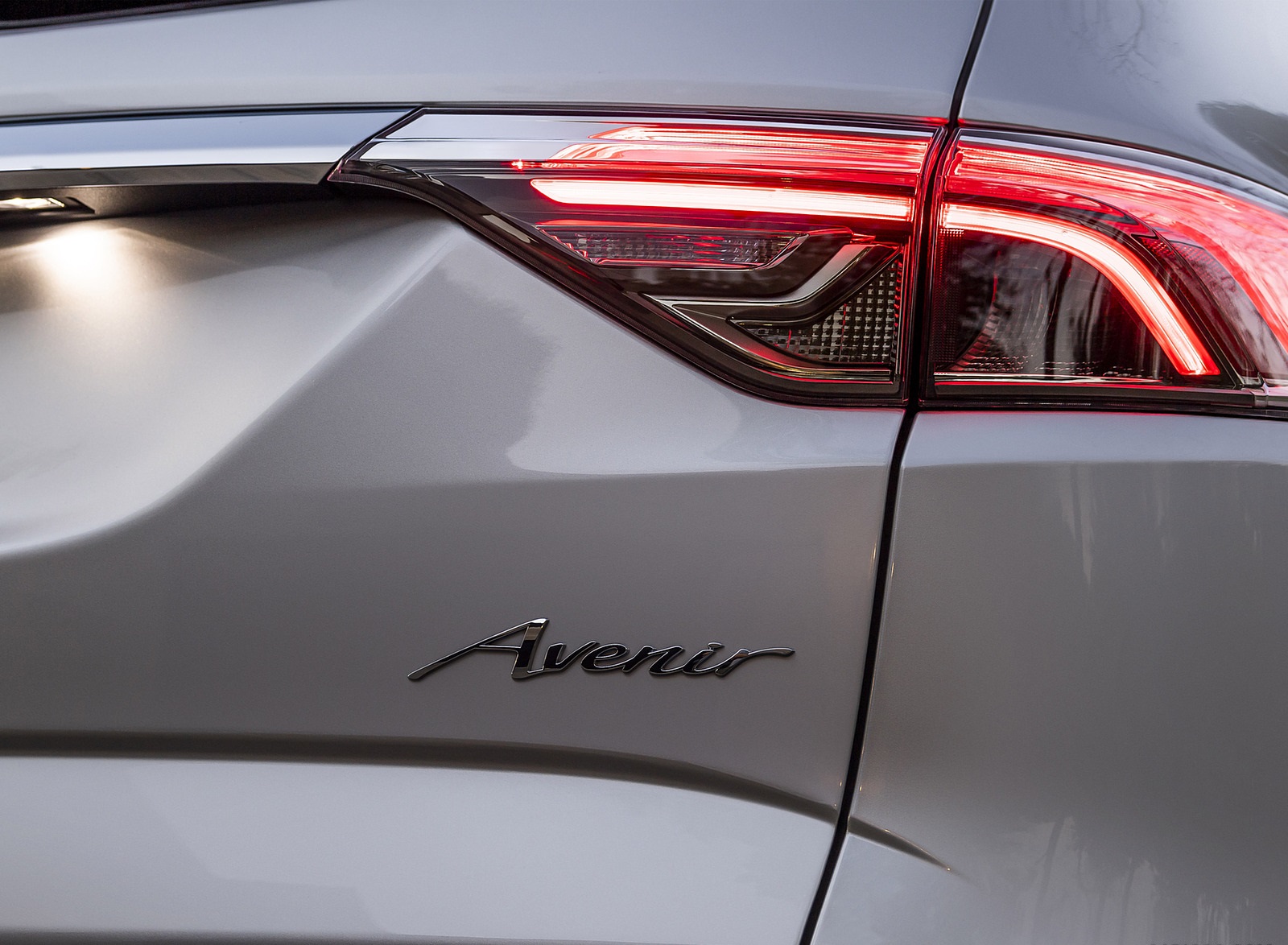 2022 Buick Enclave Avenir Tail Light Wallpapers (11)