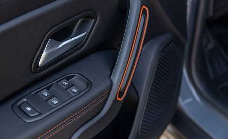 2022 Dacia Duster Extreme Interior Detail Wallpapers 450x275 (38)