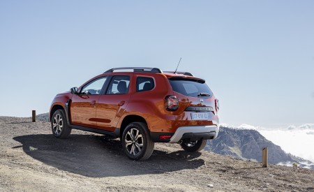 2022 Dacia Duster Rear Three-Quarter Wallpapers 450x275 (7)