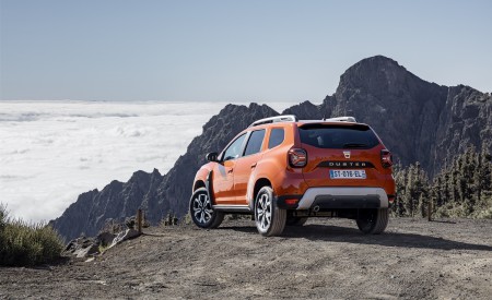 2022 Dacia Duster Rear Three-Quarter Wallpapers 450x275 (8)