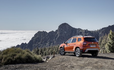 2022 Dacia Duster Rear Three-Quarter Wallpapers 450x275 (9)