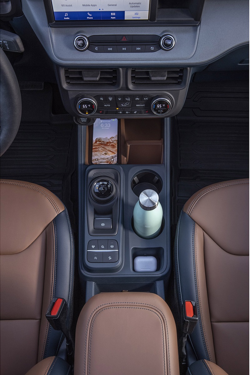 2022 Ford Maverick 2L-EcoBoost AWD Lariat Central Console Wallpapers #17 of 43