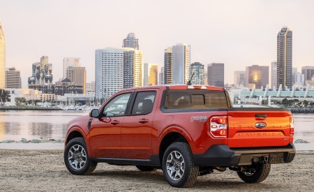 2022 Ford Maverick 2L-EcoBoost AWD Lariat Rear Three-Quarter Wallpapers 450x275 (8)