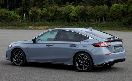 2022 Honda Civic Hatchback (Japan-Spec) Rear Three-Quarter Wallpapers 450x275 (103)