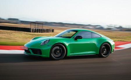 2022 Porsche 911 Carrera GTS (Color: Python Green) Front Three-Quarter Wallpapers 450x275 (79)