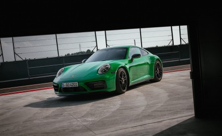 2022 Porsche 911 Carrera GTS (Color: Python Green) Front Three-Quarter Wallpapers 450x275 (110)