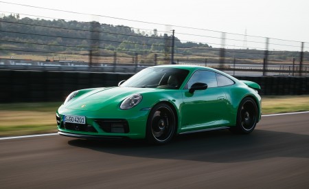 2022 Porsche 911 Carrera GTS (Color: Python Green) Front Three-Quarter Wallpapers 450x275 (82)