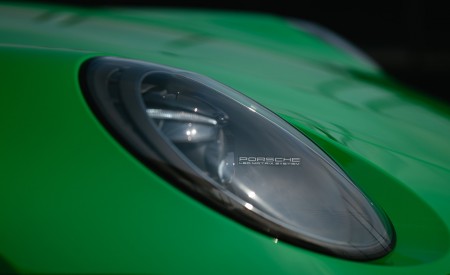 2022 Porsche 911 Carrera GTS (Color: Python Green) Headlight Wallpapers 450x275 (118)