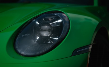 2022 Porsche 911 Carrera GTS (Color: Python Green) Headlight Wallpapers 450x275 (119)