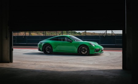 2022 Porsche 911 Carrera GTS (Color: Python Green) Side Wallpapers 450x275 (116)